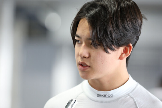 ポールポジションの卜部和久(H・R F108) ポールポジションの卜部和久(H・R F108)