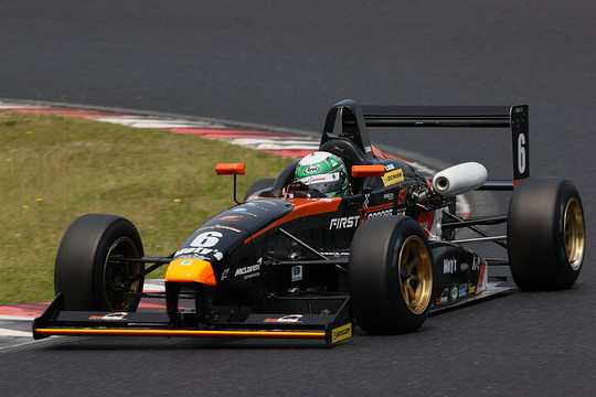 第4戦、第5戦ともポールポジションは佐々木孝太（ファーストガレージ&ISP）