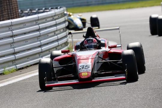 決勝3位は中村仁（TGR-DC RSトムススピリットF4）