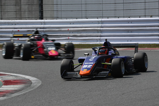 優勝は平木湧也（HELM MOTORSPORTS F111/3）