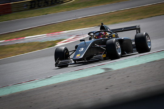 レース1予選5位、レース2予選2位、レース3予選5位の澤龍之介(Sutekina Racing) レース1予選5位、レース2予選2位、レース3予選5位の澤龍之介(Sutekina Racing)