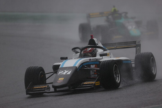 決勝2位はリアム・シーツ（Sutekina Racing）