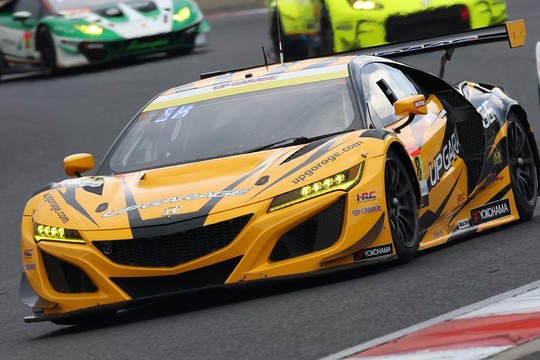 GT300クラス優勝はUPGARAGE NSX GT3（小林崇志／小出峻）