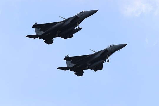 航空自衛隊新田原基地所属のF-15戦闘機によるウェルカムフライト