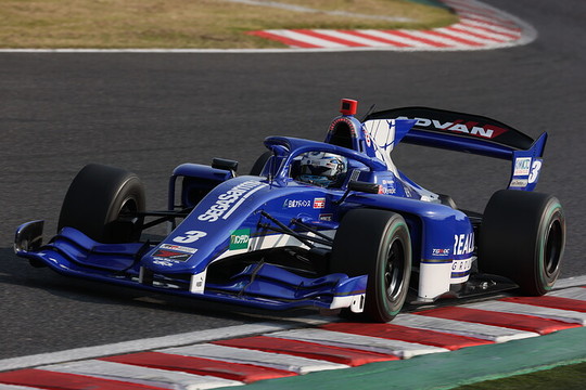  占有走行：6位は山下健太（REALIZE Corporation KONDO SF23）