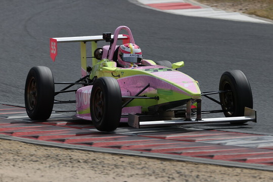 決勝2位は板倉慎哉(AMORE TOKYO☆RACING F) 決勝2位は板倉慎哉(AMORE TOKYO☆RACING F)