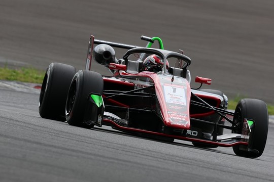 ポールポジションは平良響(モビリティ中京TOM\'S 320 TGR-DC) ポールポジションは平良響(モビリティ中京TOM\'S 320 TGR-DC)