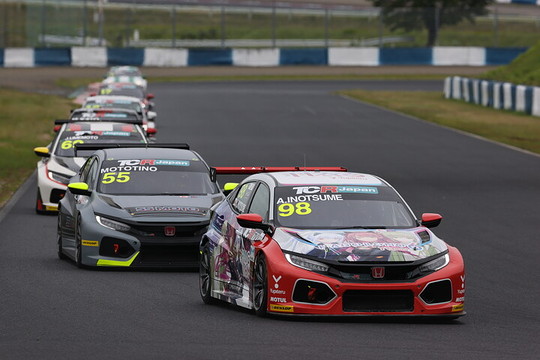 オープニングラップのダブルヘアピン手前 オープニングラップのダブルヘアピン手前