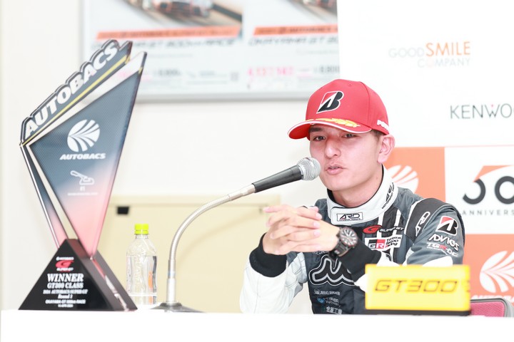 決勝記者会見：GT300クラスで優勝した平良響（muta Racing INGING）
