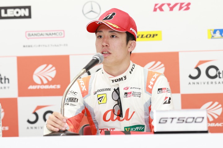 決勝記者会見：GT500クラスで優勝した坪井翔（TGR TEAM au TOM'S）