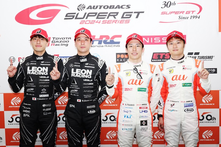 予選フォトセッション：両クラスのポールシッター