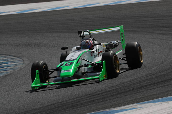 決勝5位はKAMIKAZE（FIRST GARAGE & 04W）