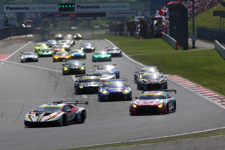 GT300クラスのスタートシーン