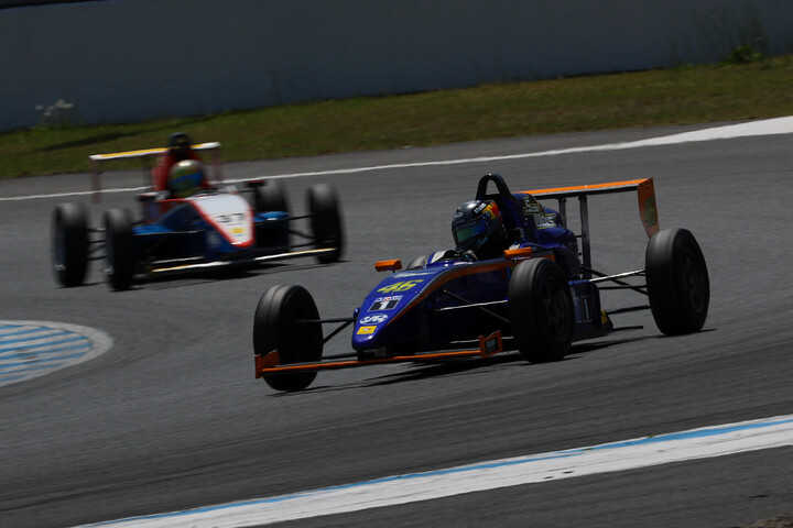 決勝8位、ジェントルマンクラス優勝は本間隆史（MATレーシングPJ 10V）