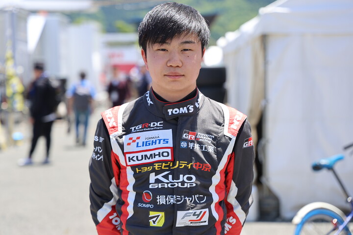 予選2位の小林利徠斗（TOM'S）