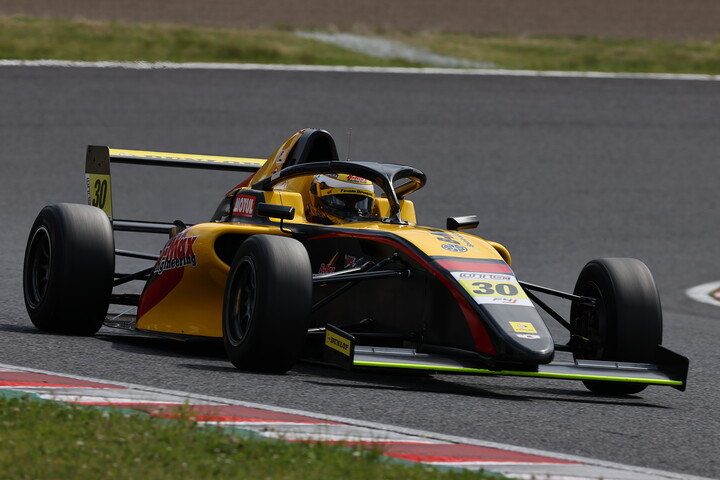 インディペンデントクラス第3戦予選2位、第4戦ポールポジションのDRAGON（B-MAX TEAM DRAGON）