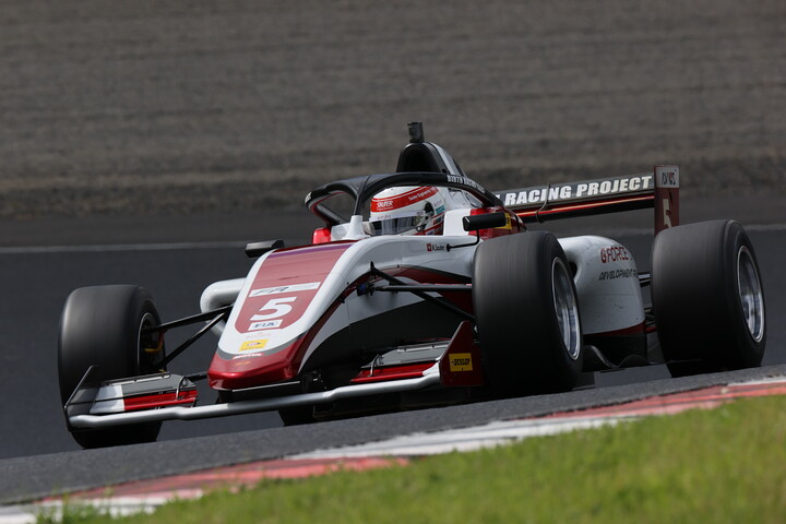 レース6、レース8ともポールポジションのミハエル・サウター（G FORCE F111/3）