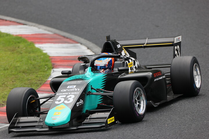 レース7予選2位のジェシー・レイシー（G FORCE F111/3）