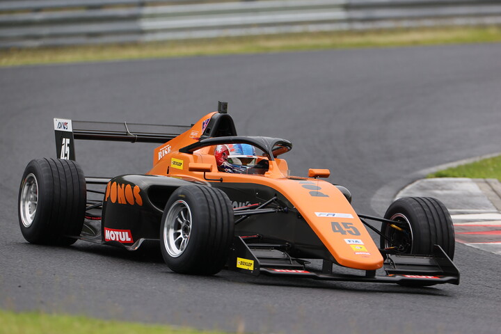 マスタークラス優勝は辻子依旦（PONOS RACING）