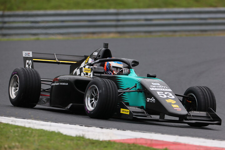 優勝はジェシー・レイシー（G FORCE F111/3）