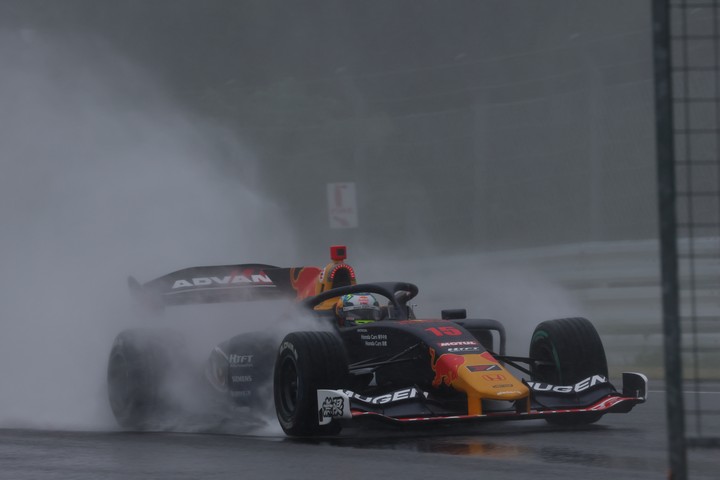 フリー走行2回目：この直後、ストレートでスピンを喫した岩佐歩夢