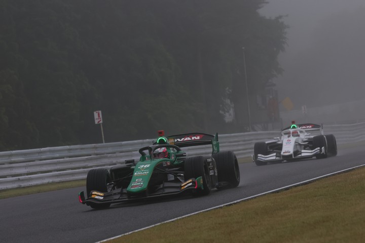 決勝3位は坪井翔（VANTELIN TOM'S SF23）