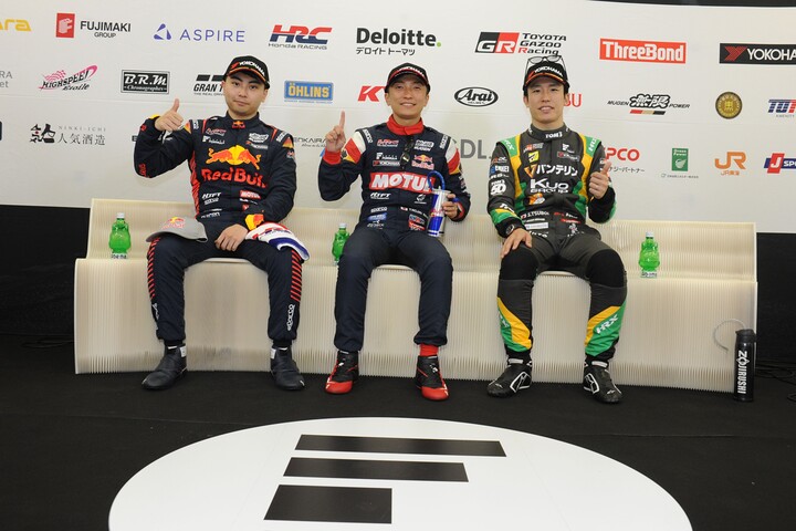 予選フォトセッション：トップ3のドライバーたち