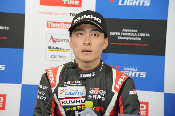 決勝記者会見：2位の中村仁（TOM'S）