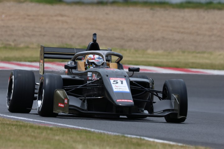 第7戦予選3位、第8戦予選6位の荒川麟（B-MAX RACING 324）