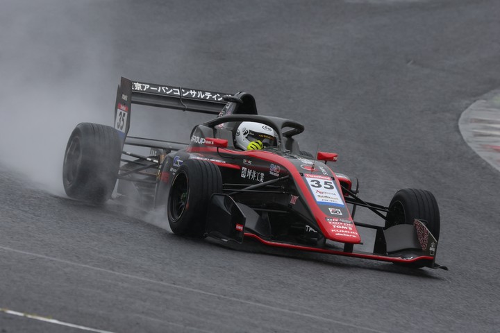 優勝は中村仁（モビリティ中京 TOM'S 320 TGR-DC）