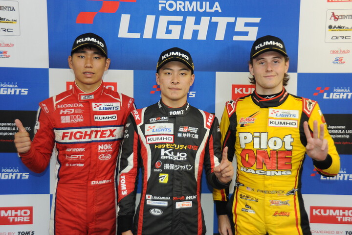 決勝フォトセッション：トップ3のドライバーたち