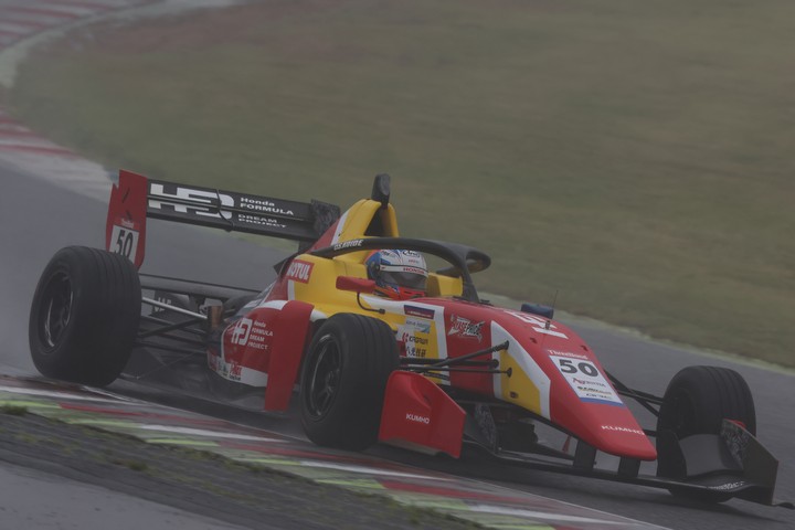 決勝2位は小出峻（B-MAX RACING TEAM）