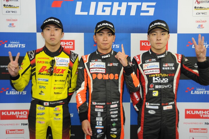 決勝フォトセッション：トップ3のドライバーたち