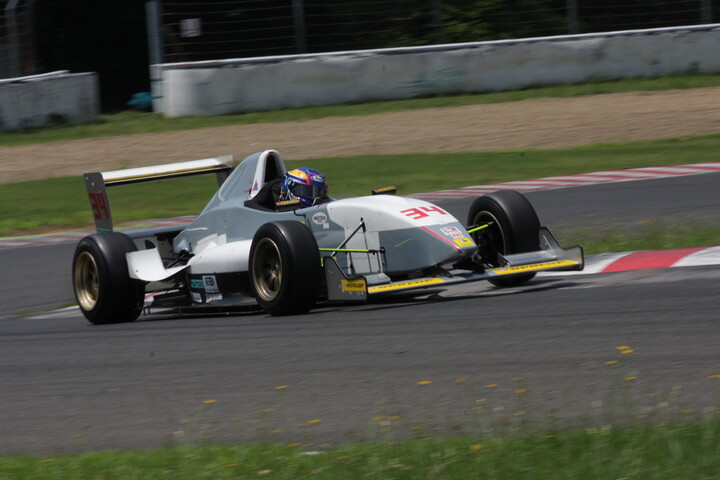 決勝6位、ジェントルマンクラス2位は三浦勝（NUTECルノー）