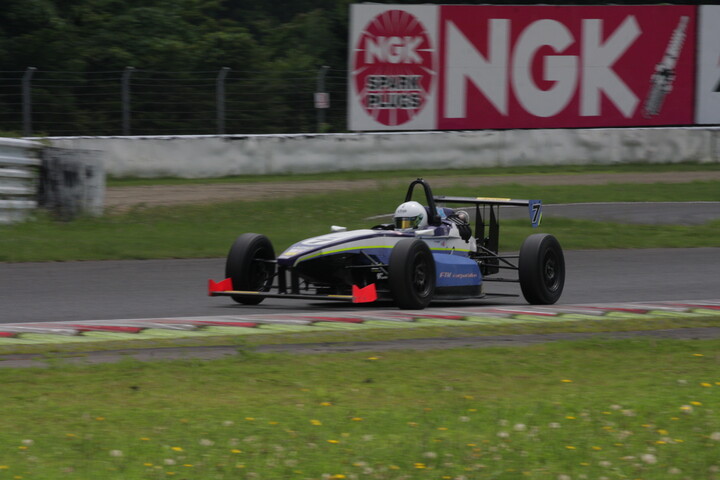 決勝3位は松井啓人（FTKレヴレーシングガレージ）