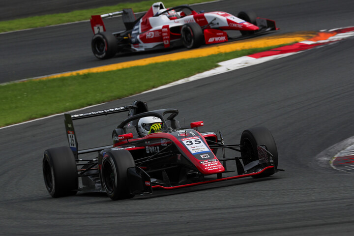 決勝2位は中村仁（モビリティ中京TOM'S 320 TGR-DC）