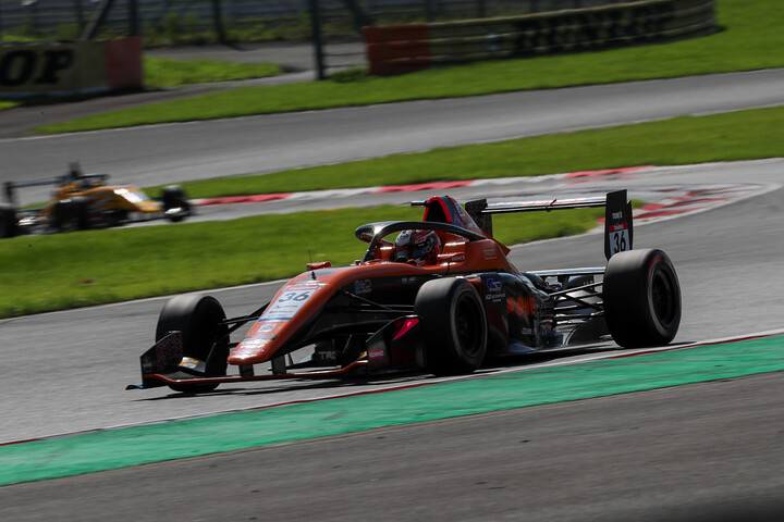 決勝3位は野中誠太（PONOS Racing TOM'S 320 TGR-DC）