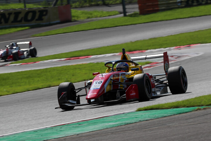 優勝は小出峻（HFDP WITH B-MAX RACING）