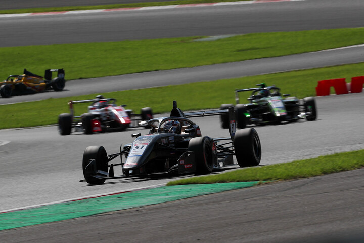 決勝2位は荒川麟（B-MAX RACING 324）