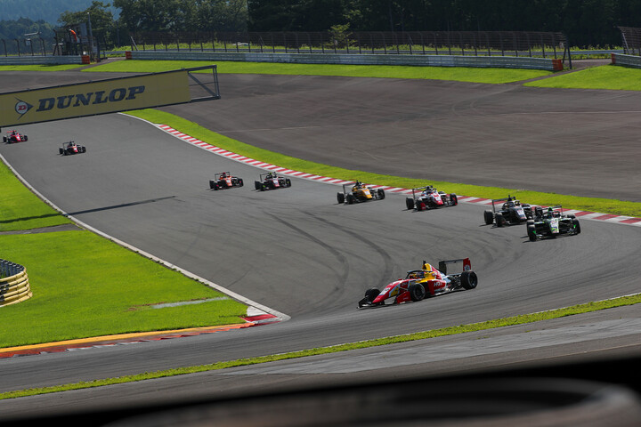 決勝がスタートした