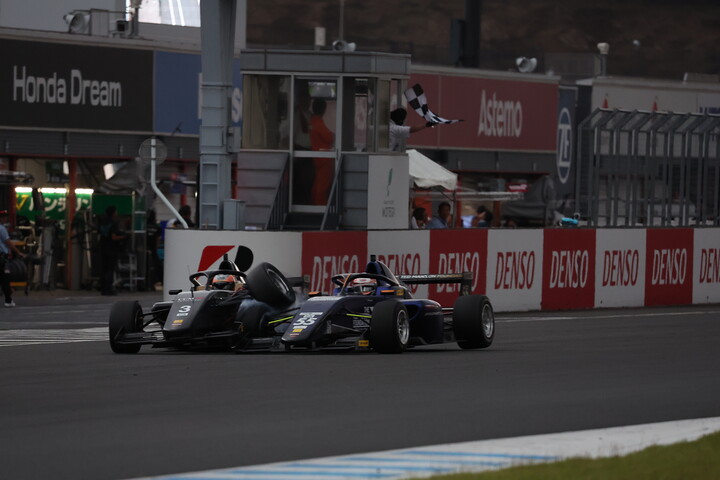 チェッカー後のアクシデント：セバスチャン・マンソンと堀尾風允が接触