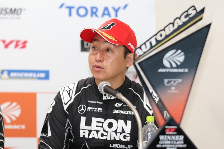 決勝記者会見：GT300クラスで優勝した黒澤治樹（K2 R&D LEON RACING）