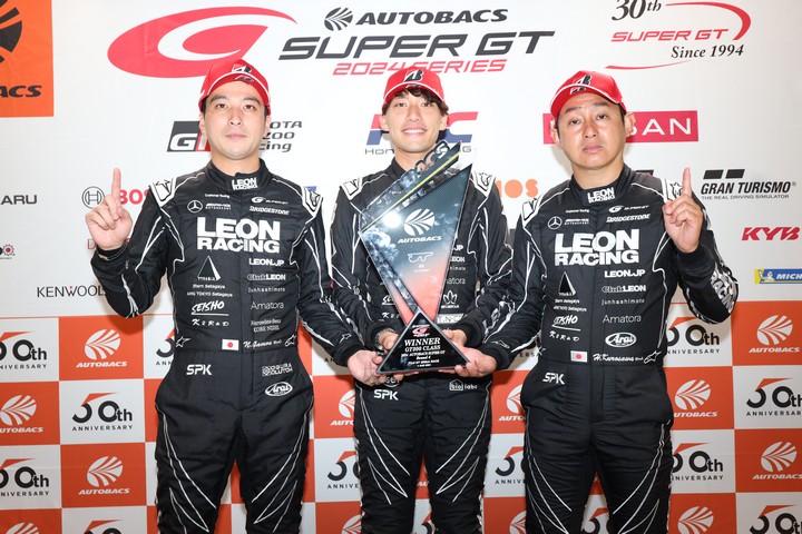 決勝フォトセッション：GT300クラスのウィナー
