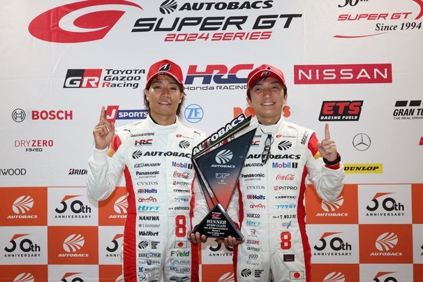 決勝フォトセッション：GT500クラスのウィナー