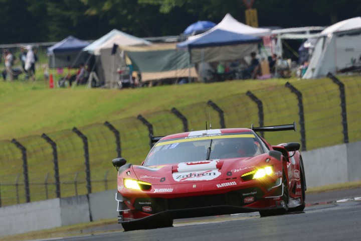 公式練習：GT300クラス3位はUNI-ROBO BLUEGRASS FERRARI（片山義章／ロベルト・メルヒ・ムンタン）