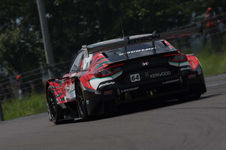 公式練習：GT500クラストップタイムはModulo CIVIC TYPE R-GT（伊沢拓也／大草りき）