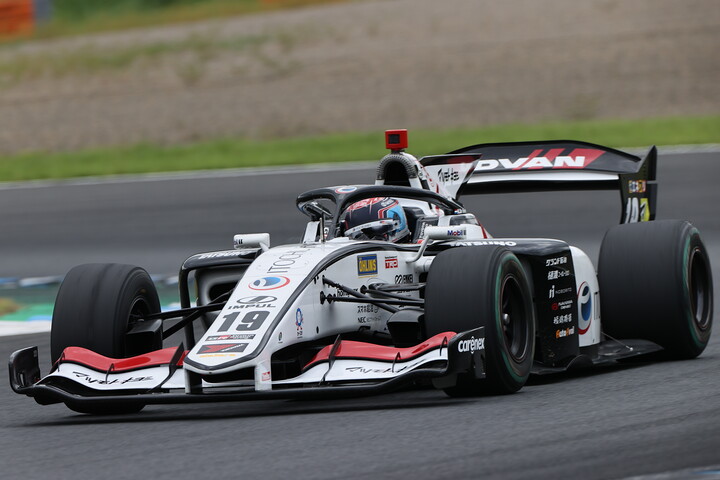 フリー走行1回目：初参戦のニック・デ・フリース（ITOCHU ENEX TEAM IMPUL SF23）は16位