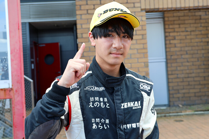 優勝した小田優（Drago CORSE TAKE FIRST）