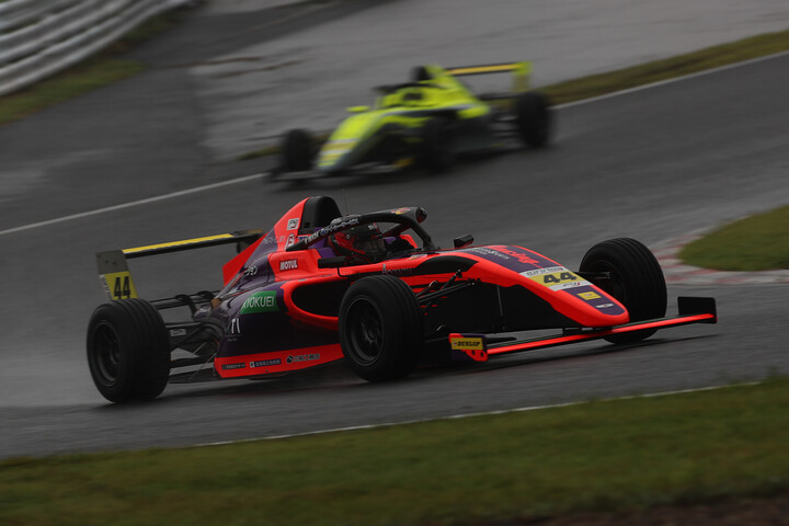 インディペンデントクラス優勝は今田信宏（JMS RACING with B-MAX）