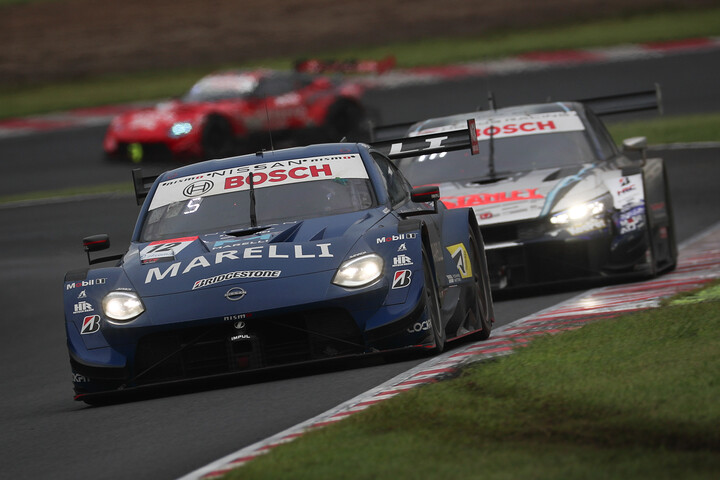 12号車MARELLI IMPUL Zと100号車STANLEY CIVIC TYPE R-GTの争い